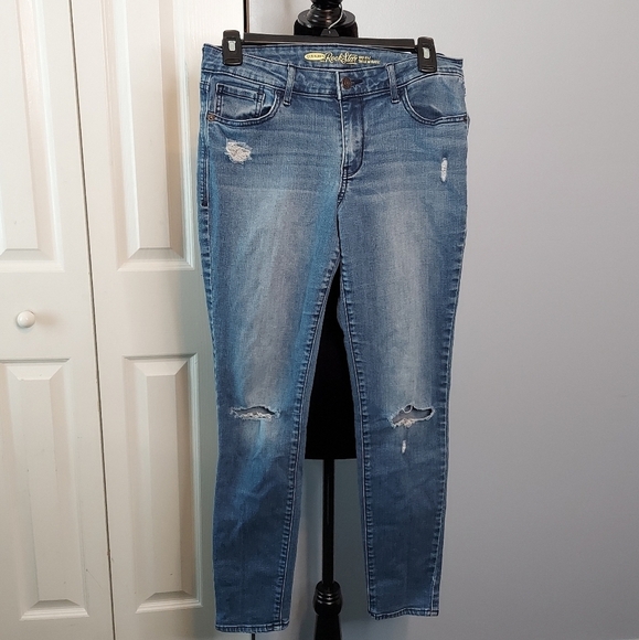Old Navy Rockstar Mid-Rise Distressed Jeans Size 8 - Picture 1 of 7